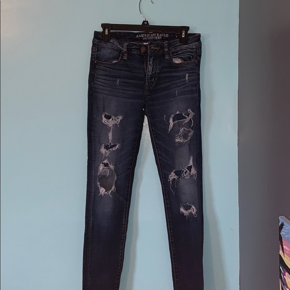 Size 2 American eagle skinny jeans.